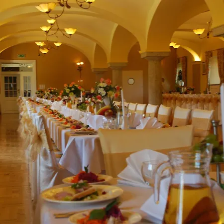 Hotel Karczyce Szálloda 3*