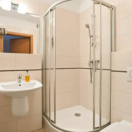 מלון Hotel Karczyce 3*